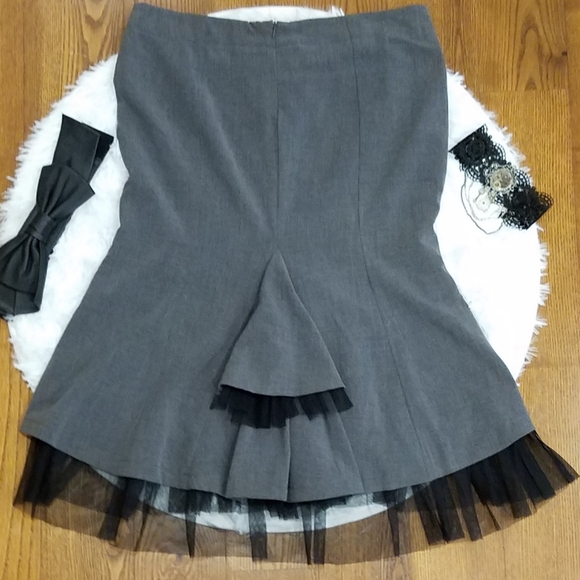 Fleurish Tulle Hem Skirt in Gray w/ Black Tulle - Picture 3 of 8